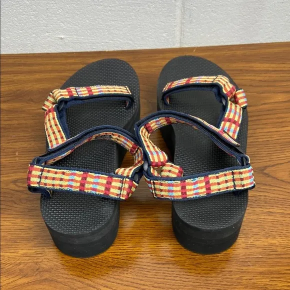 Teva Women’s Flatform Universal Platform Sandals Modern Check Lemon Drop Size 7