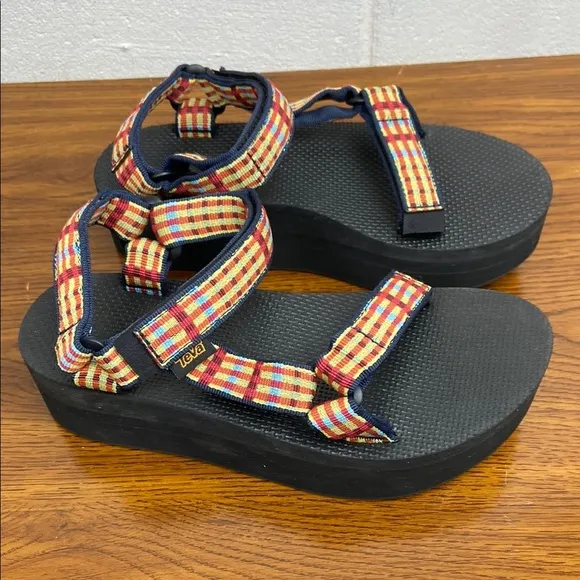 Teva Women’s Flatform Universal Platform Sandals Modern Check Lemon Drop Size 7