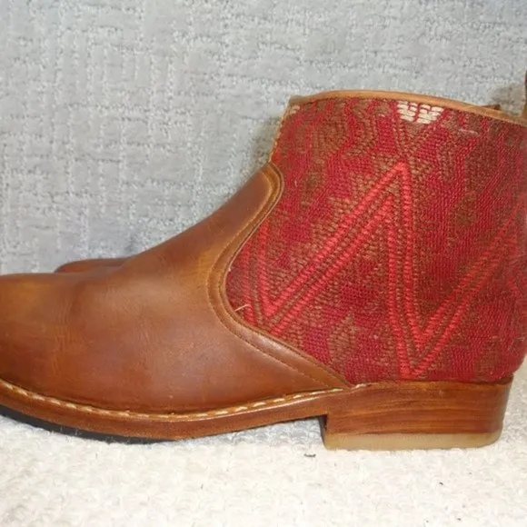 Teysha Handmade Cognac Brown Embroidered Leather Ankle Boots Womens Size 8 US