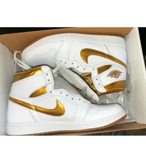 The Air Jordan 1 Retro Shoes High OG Metallic Gold Women 11 / Men 9.5 Authentic
