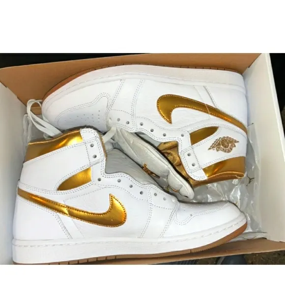 The Air Jordan 1 Retro Shoes High OG Metallic Gold Women 11 / Men 9.5 Authentic