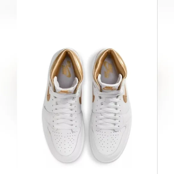The Air Jordan 1 Retro Shoes High OG Metallic Gold Women 11 / Men 9.5 Authentic