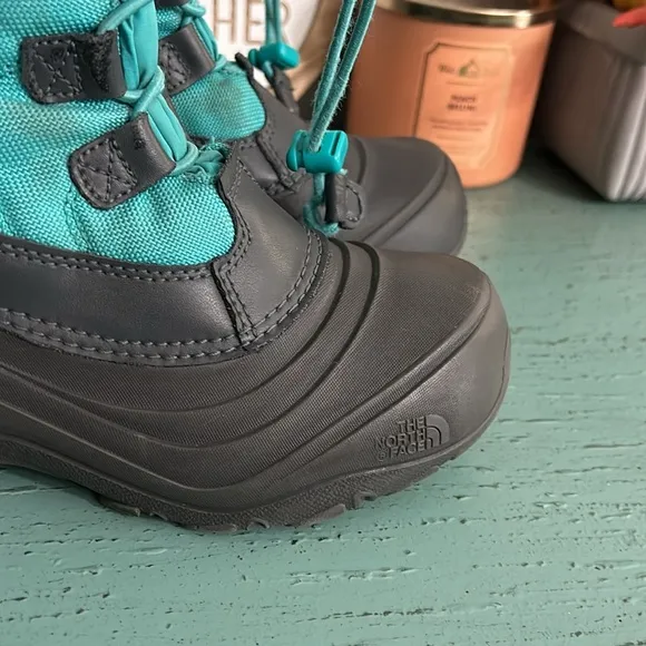 The North Face Boots SZ 3 Boy/girl