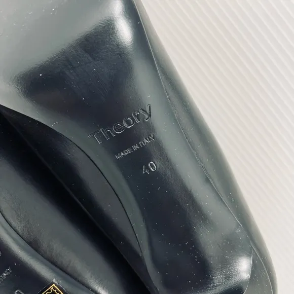 THEORY**Black Amria Calf Leather Pumps**EU 40 US 10 $355