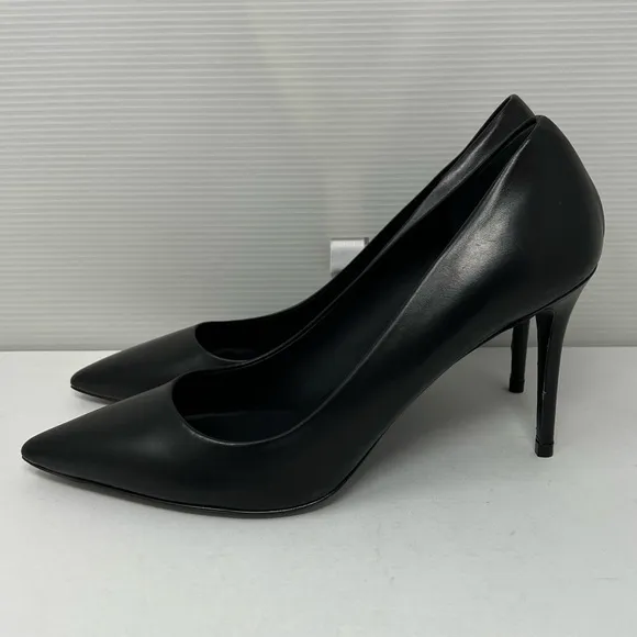 THEORY**Black Amria Calf Leather Pumps**EU 40 US 10 $355