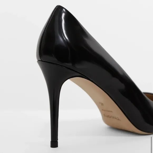 THEORY**Black Amria Calf Leather Pumps**EU 40 US 10 $355