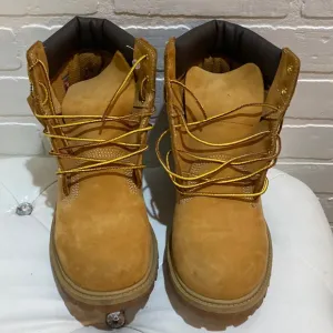 Timberland 6” tan boots