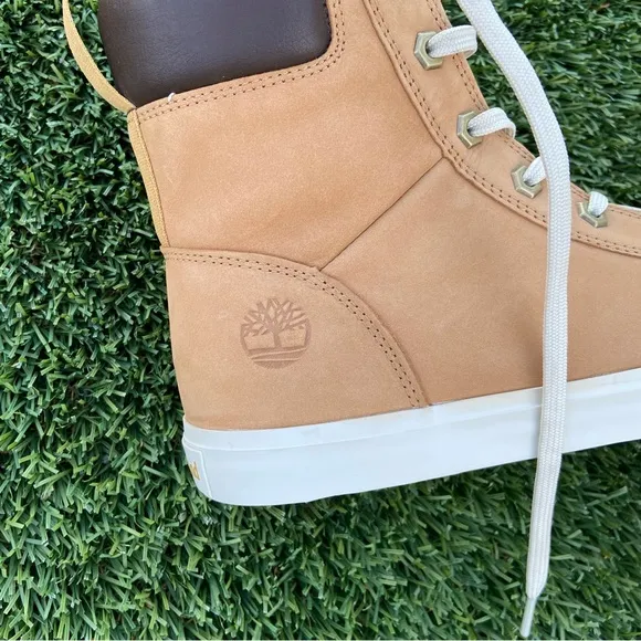 Timberland Skyla Bay 6&quot; Boot, Nubuck Leather with High-Top Style
