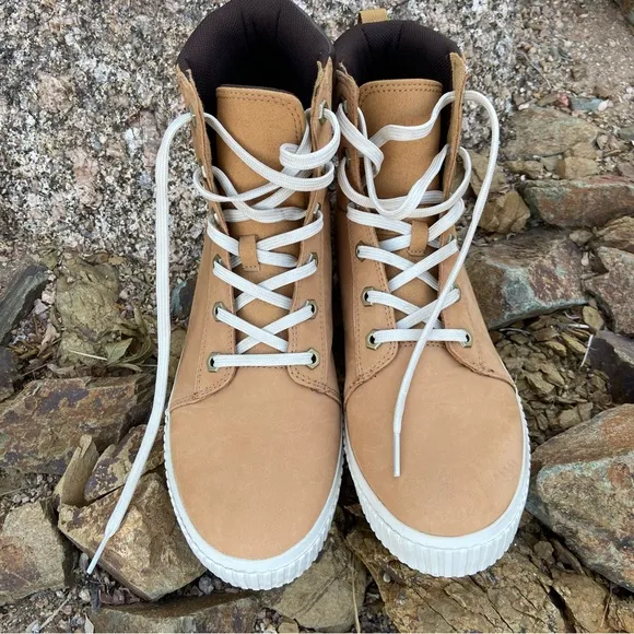 Timberland Skyla Bay 6&quot; Boot, Nubuck Leather with High-Top Style