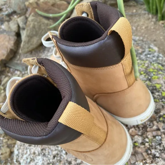 Timberland Skyla Bay 6&quot; Boot, Nubuck Leather with High-Top Style