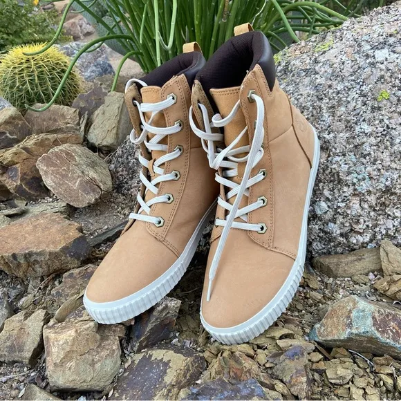 Timberland Skyla Bay 6&quot; Boot, Nubuck Leather with High-Top Style