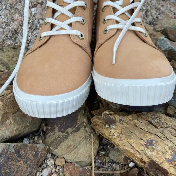 Timberland Skyla Bay 6&quot; Boot, Nubuck Leather with High-Top Style
