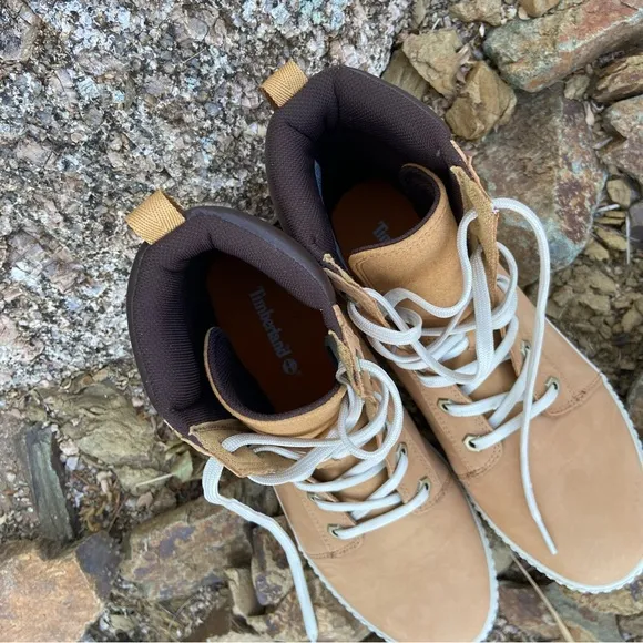 Timberland Skyla Bay 6&quot; Boot, Nubuck Leather with High-Top Style