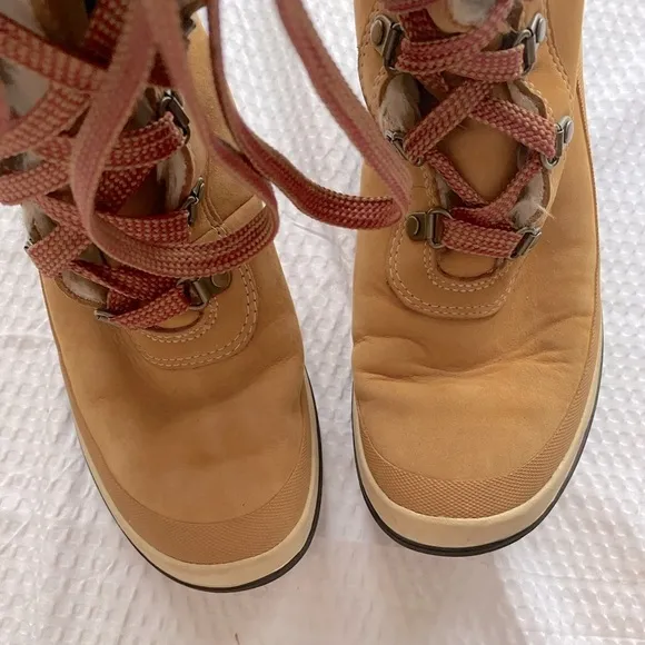 Timberland Women's Tan Winter Boots Size 6 Knee High Sherpa Red lace