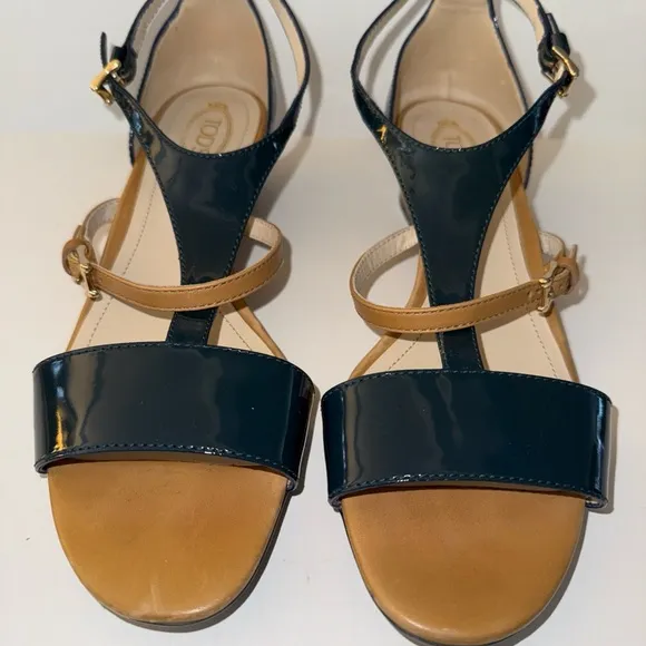 Tods $585 Tods Blue Sandals Flat Small Wedge Patent Leather Shoe 37-7 T-strap
