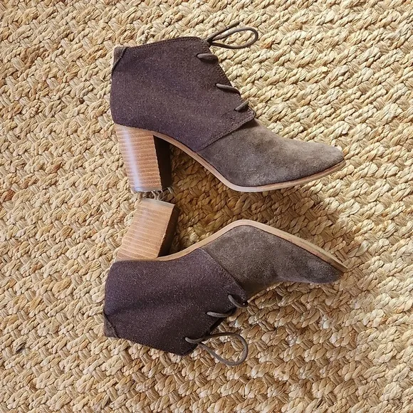 Tom's Rare Lunata Wool Brown Booties. Sz 9