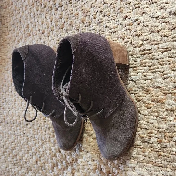 Tom's Rare Lunata Wool Brown Booties. Sz 9