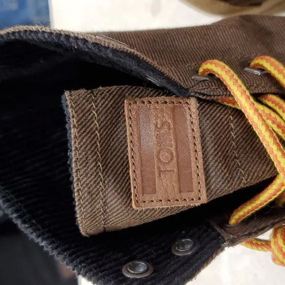 Toms shoes men's size 8 Brown canvas high top sneaker chukka boot suede accents