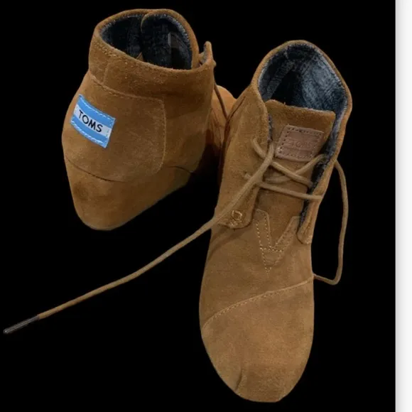 Toms Wedge Booties Tie Up Lace Suede Tan Brown Taupe Ankle Boots Like New Shoes