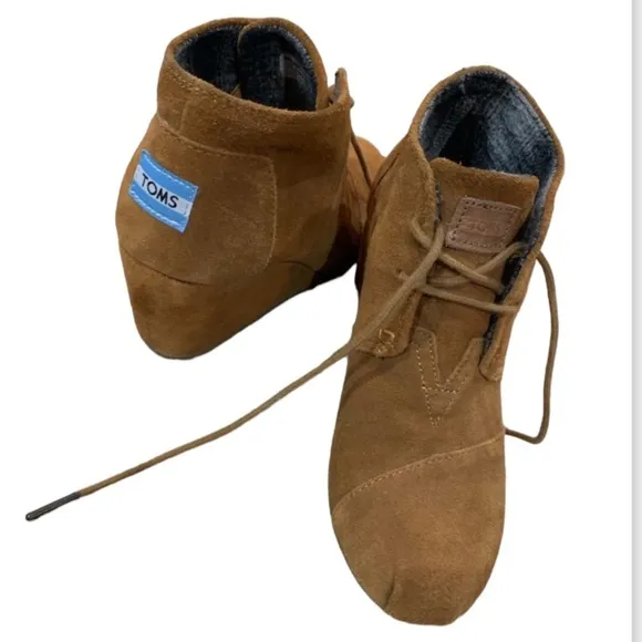 Toms Wedge Booties Tie Up Lace Suede Tan Brown Taupe Ankle Boots Like New Shoes