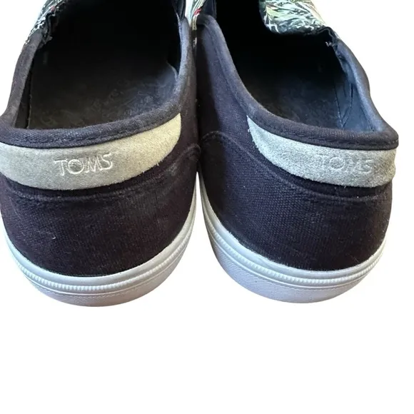 TOMS X MARVEL AVENGER BAJA SLIP ON CANVAS SHOES SIZE 14