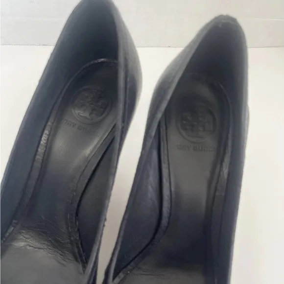 TORY BURCH Amanda Size 9 Wedge Heels Brass Medallion Logo Black Leather