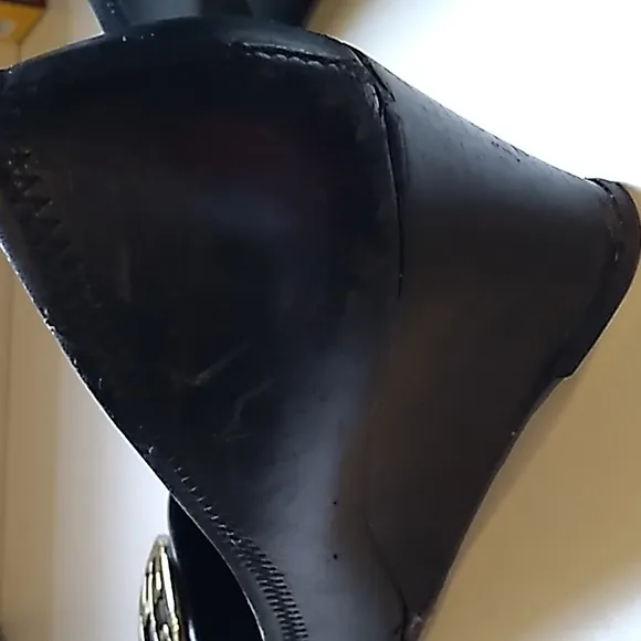 Tory Burch Black Leather shoes