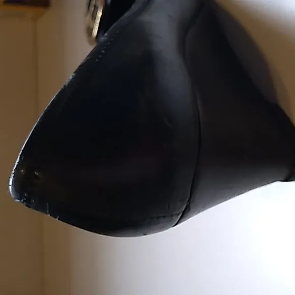 Tory Burch Black Leather shoes