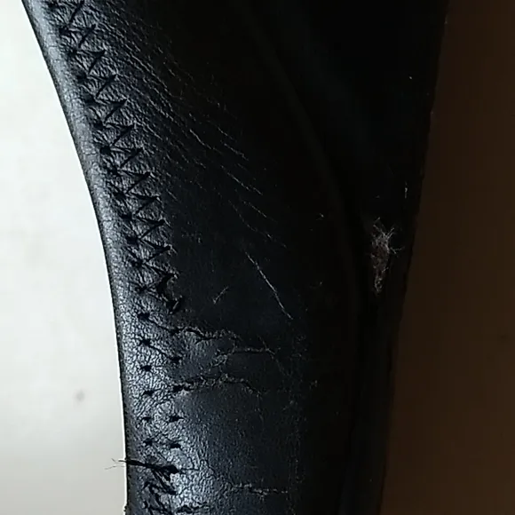 Tory Burch Black Leather shoes