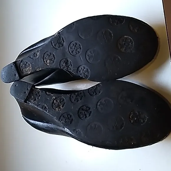Tory Burch Black Leather shoes