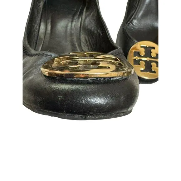 Tory Burch Black Leather Wedge Pump Closed Toe Gold Logo Size 9.5