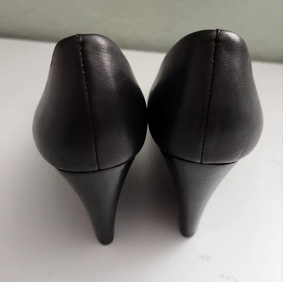 Tory Burch Black Leather Wedge Pump Size 7