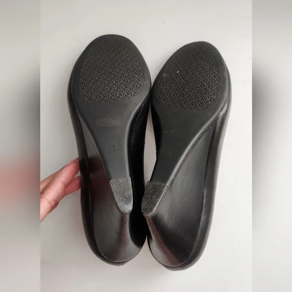 Tory Burch Black Leather Wedge Pump Size 7