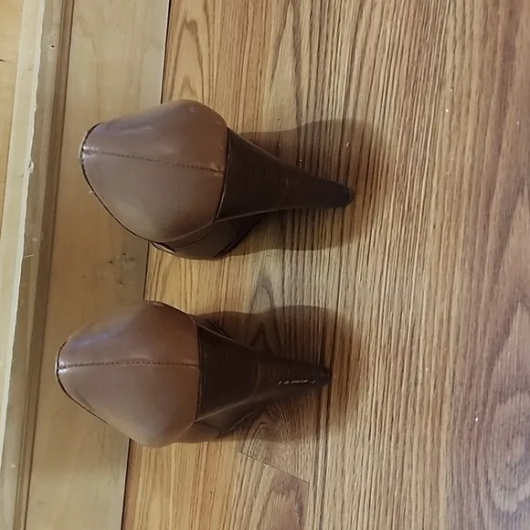 Tory Burch camel brown wedge shoes size 6.5