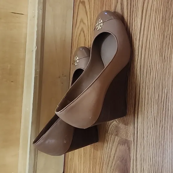 Tory Burch camel brown wedge shoes size 6.5