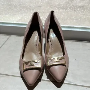 Tory Burch Pink Heeled Shoes with Sophisticated Design