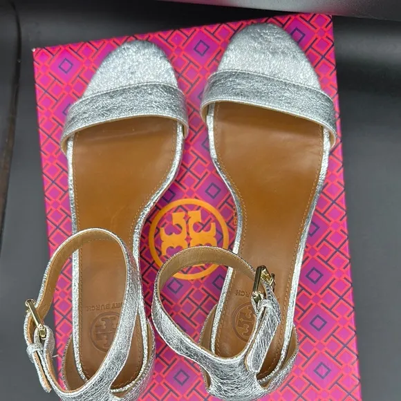 Tory Burch Savannah 45mm wedge sandal vulcano metallic silver size 7.5