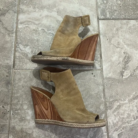 Tory Burch Shoe Size Tan &amp; brown Suede Wood Wedge Peep Toe Sandals sz 8.5M