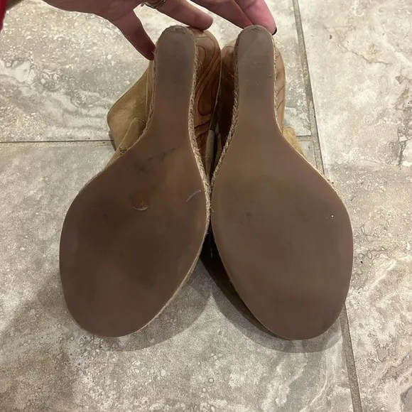 Tory Burch Shoe Size Tan &amp; brown Suede Wood Wedge Peep Toe Sandals sz 8.5M