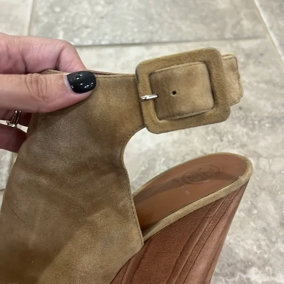 Tory Burch Shoe Size Tan &amp; brown Suede Wood Wedge Peep Toe Sandals sz 8.5M