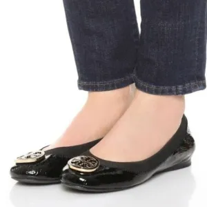 Tory Burch Size 9.5 Gold Black Patent Leather Logo Caroline Office Siren Flats
