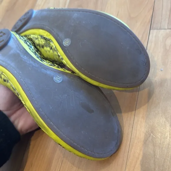 Tory Burch Snakeskin Embossed Ballet Flats Shoes Size 7 neon Yellow highlight
