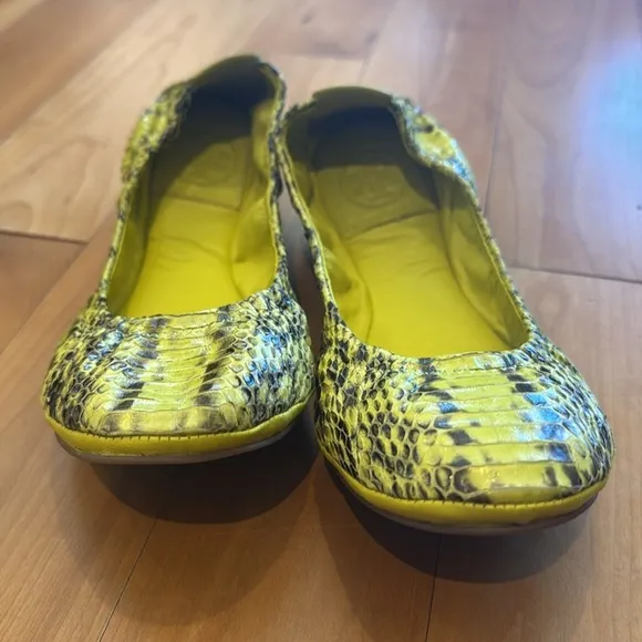 Tory Burch Snakeskin Embossed Ballet Flats Shoes Size 7 neon Yellow highlight
