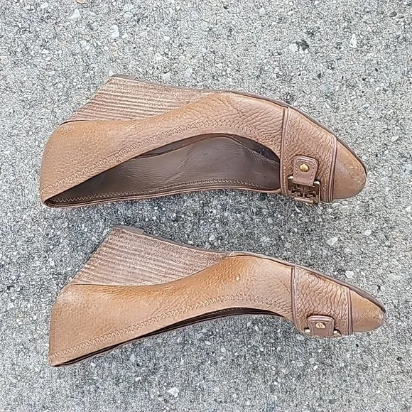Tory Burch Women's Tan Leather Wedge Heel Flats Shoes Gold Hardware Designer 10