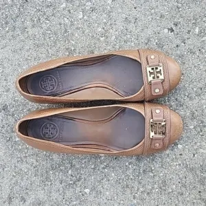 Tory Burch Women's Tan Leather Wedge Heel Flats Shoes Gold Hardware Designer 10