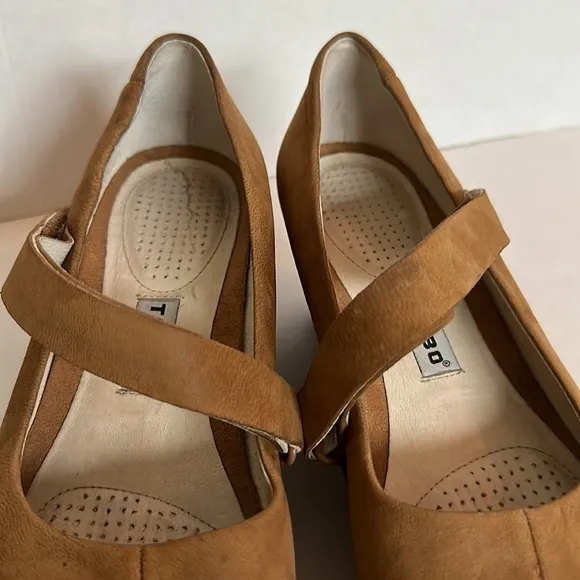 Tsubo Womens Shoes 8 Brown Wedge Mary Janes Hidden Heels Suede Leather