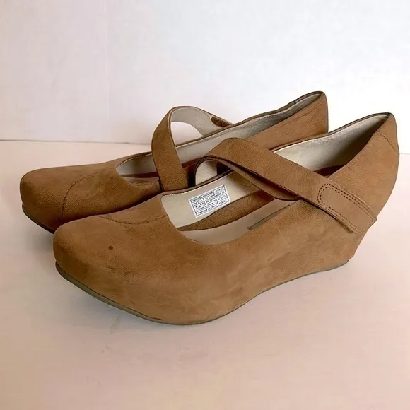 Tsubo Womens Shoes 8 Brown Wedge Mary Janes Hidden Heels Suede Leather