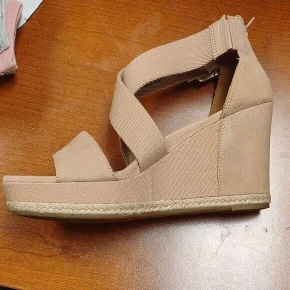 Ugg 9.5 Peach Rope Wedge