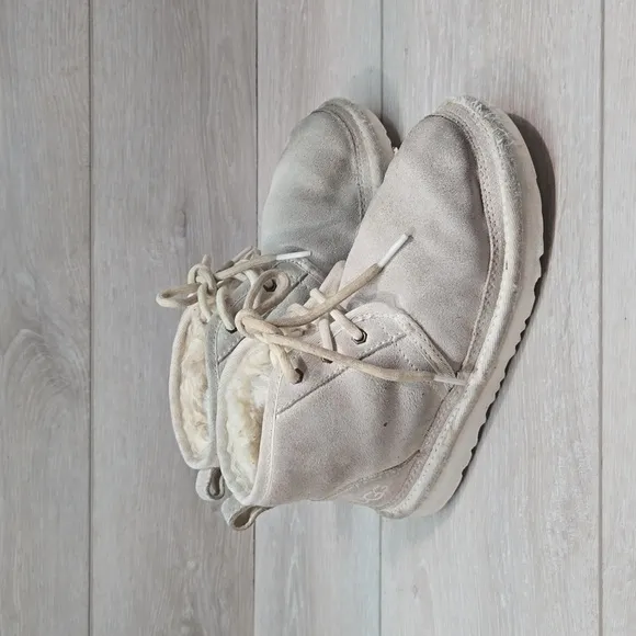 Ugg Australia Kids Girls High Top Leather Sheepskin sneakers shoes boots sz 1