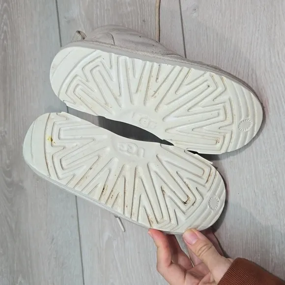 Ugg Australia Kids Girls High Top Leather Sheepskin sneakers shoes boots sz 1